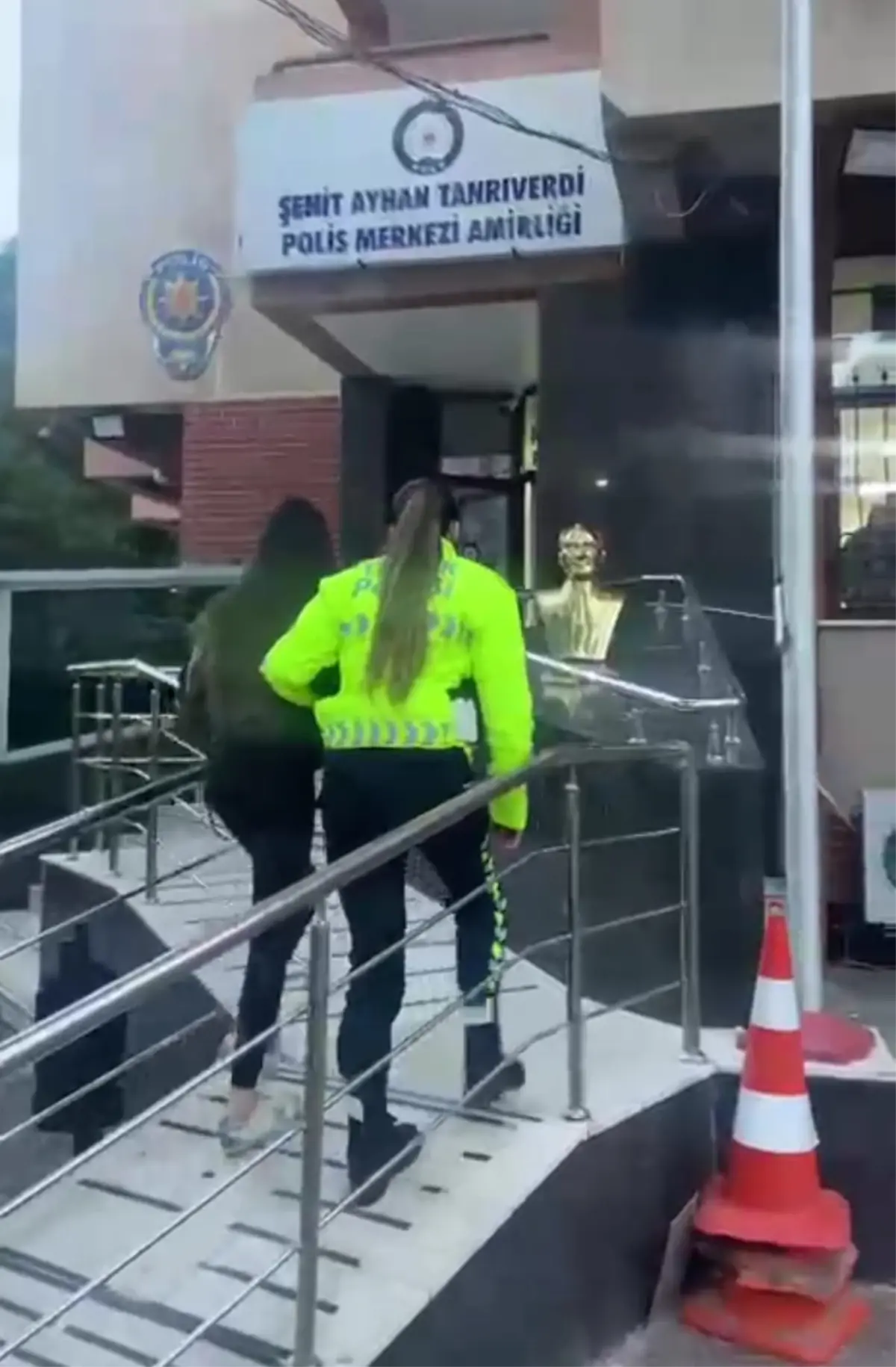 İzmir’de Kadın Sürücüye 23 Bin Ceza Kesildi!