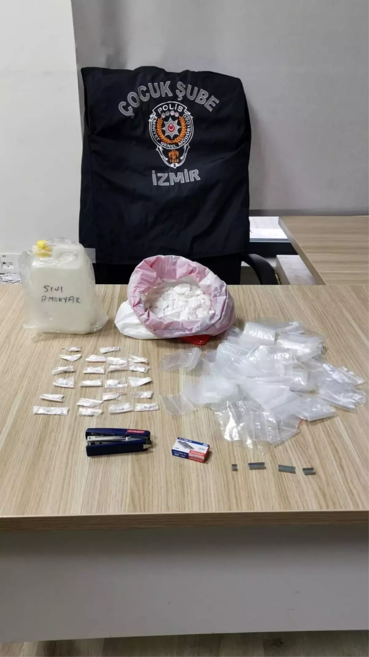 İzmir’de Polisten Uyuşturucu Operasyonu!