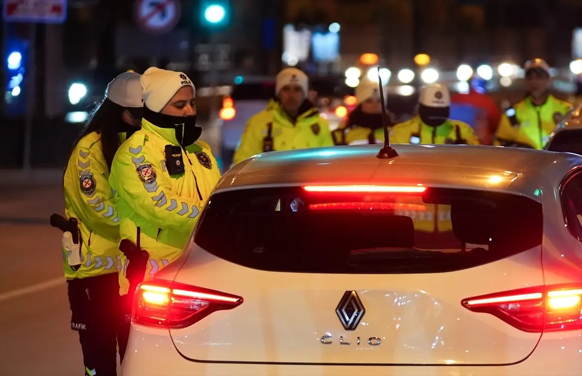 İzmir’de Yılbaşı İçin Trafik Denetimleri Başladı!
