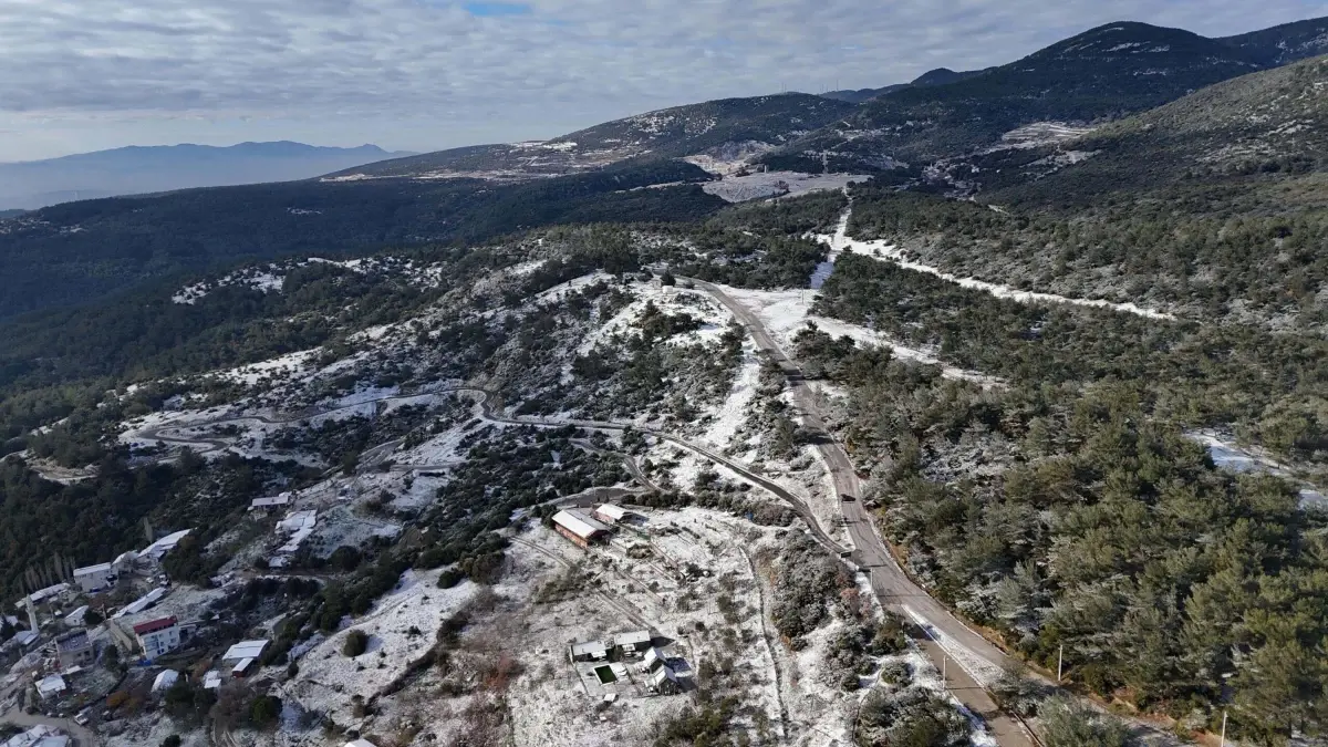 İzmir’in Yüksek Kesimlerine İlk Kar Düştü!