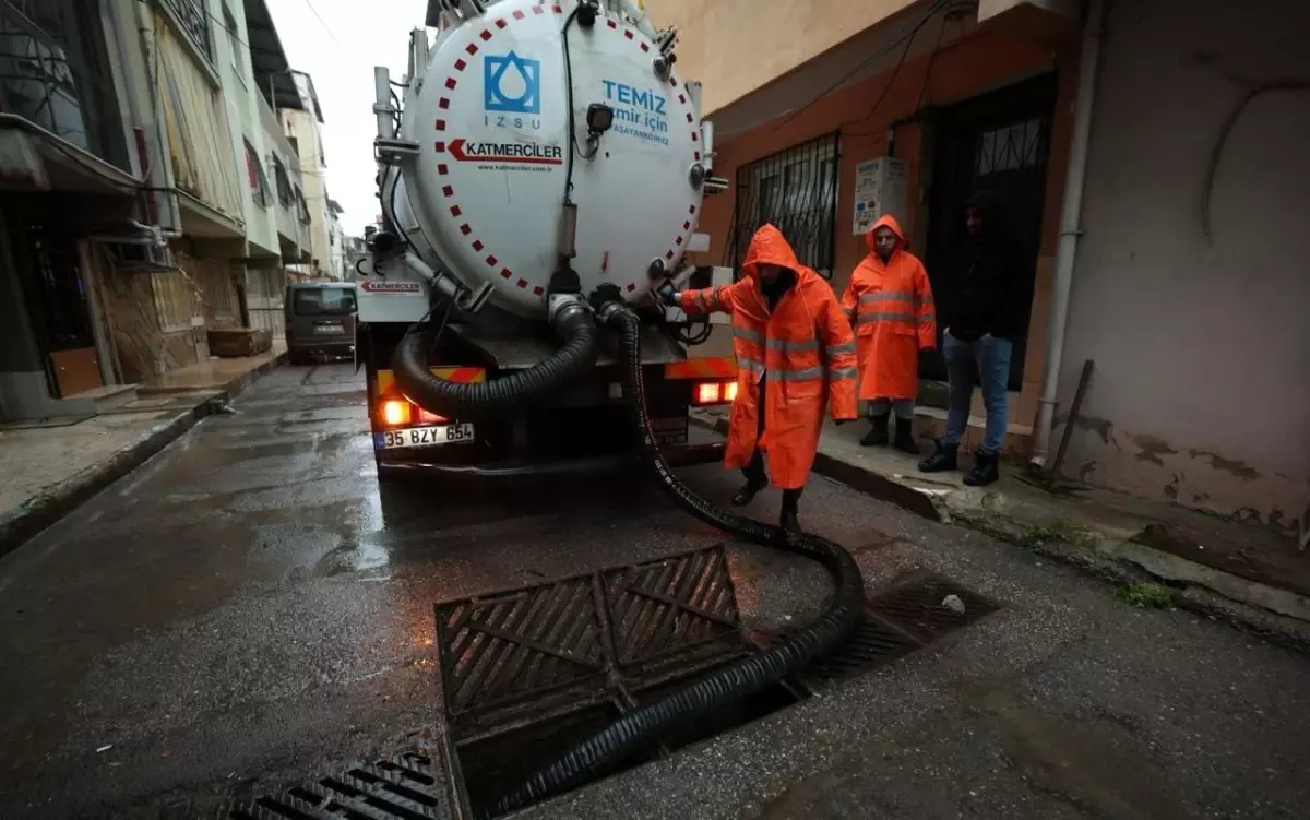 İzmir’de Şiddetli Yağış, Kriz Masası Kuruldu!
