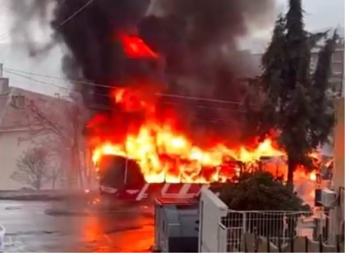 İzmir’de Otobüste Yangın! Yolcular Tahliye Edildi