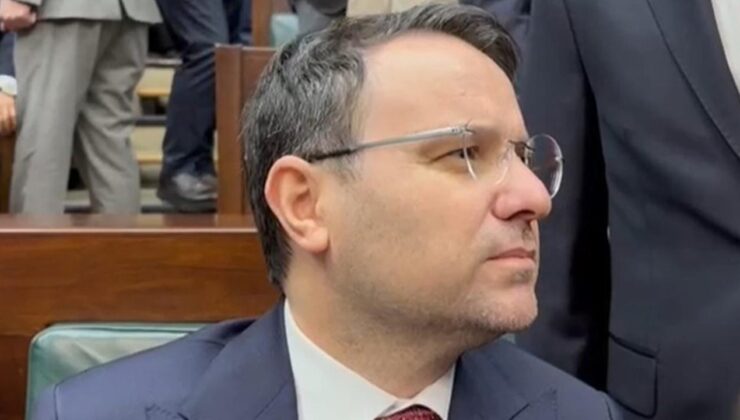 Mahkeme Salonu Siyaset Arenası Değil!