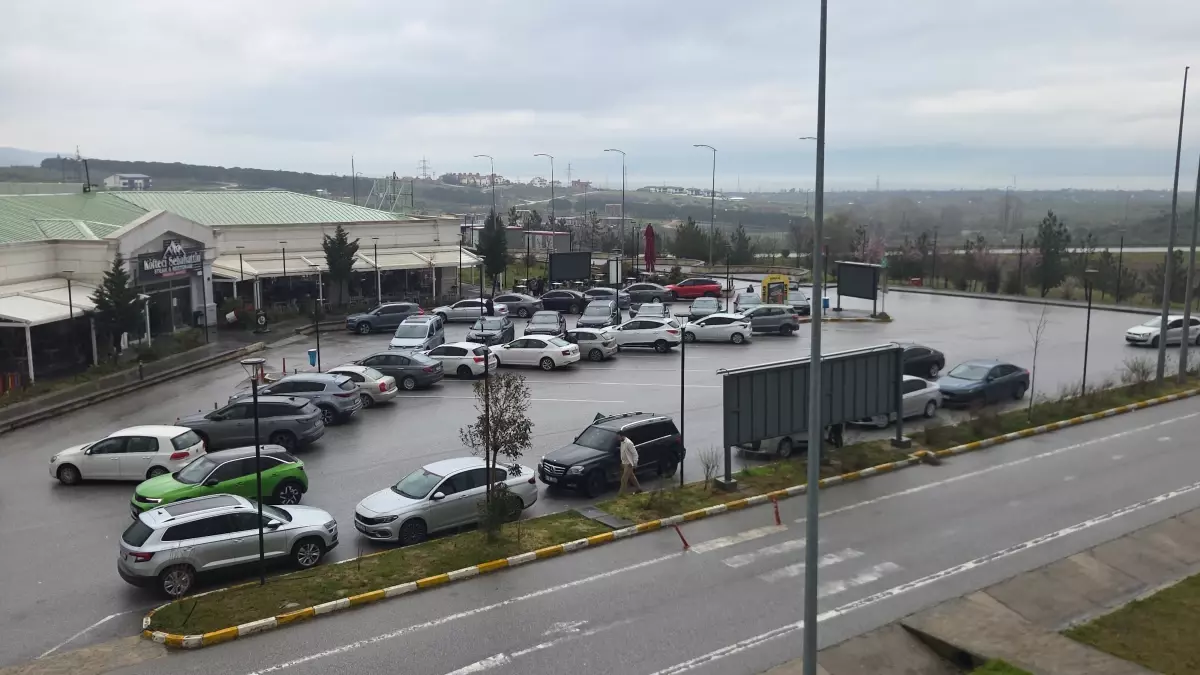Bayramda Otoyolda Trafik Yoğunluğu Artıyor!