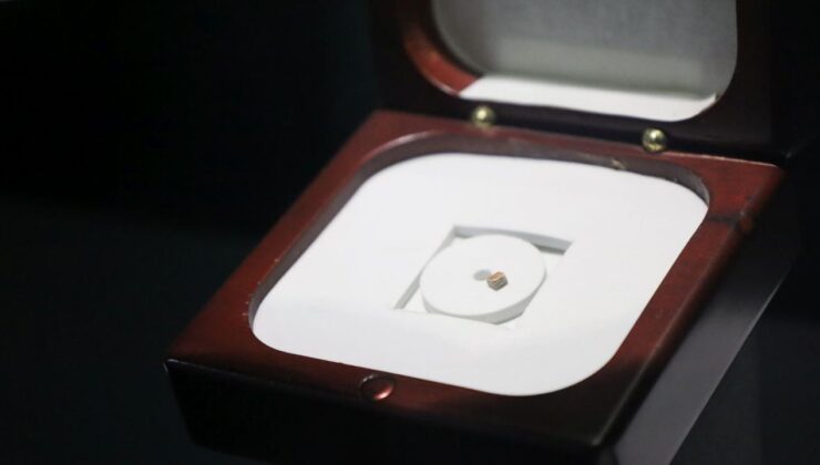 Dünyanın En Küçük Kitabı İzmir’de Sergileniyor!