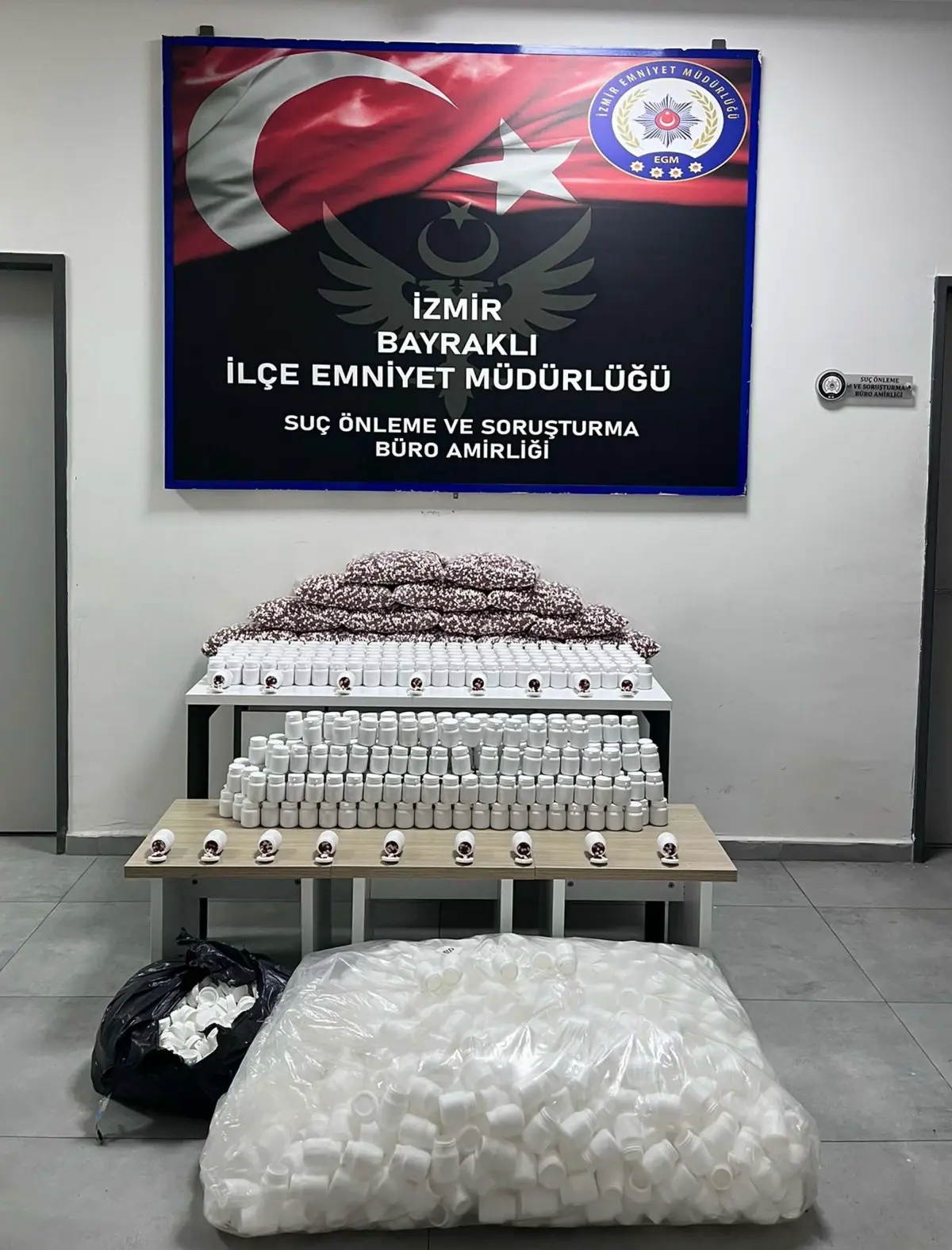 İzmir’de Operasyonda 80 Bin Sentetik Hap Ele Geçirildi!
