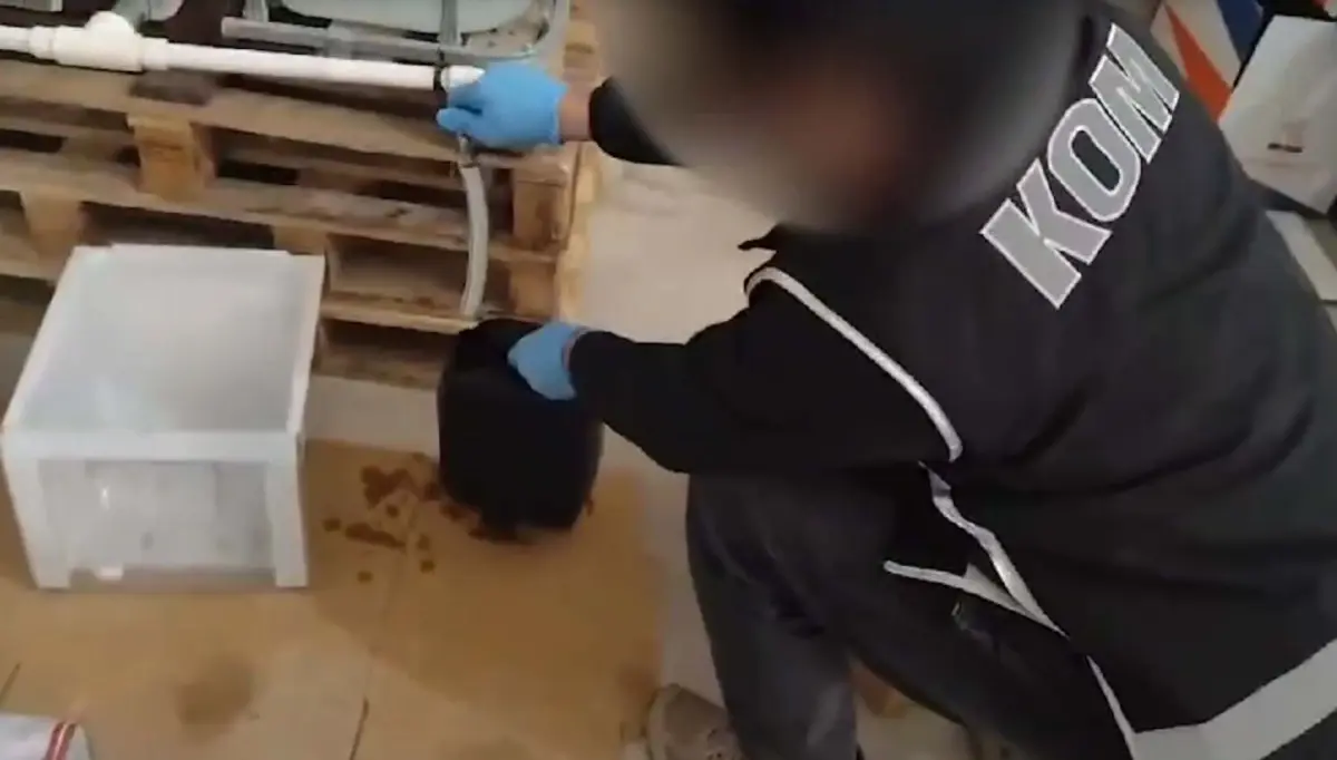 İzmir’de 40 Ton Taklit Etil Alkol Operasyonu