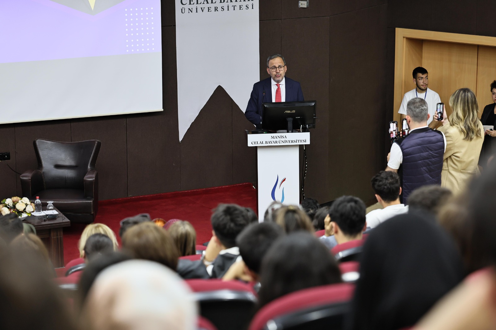 Kasapoğlu’ndan gençlere güçlü mesaj: “Devlet milletin emanetidir”