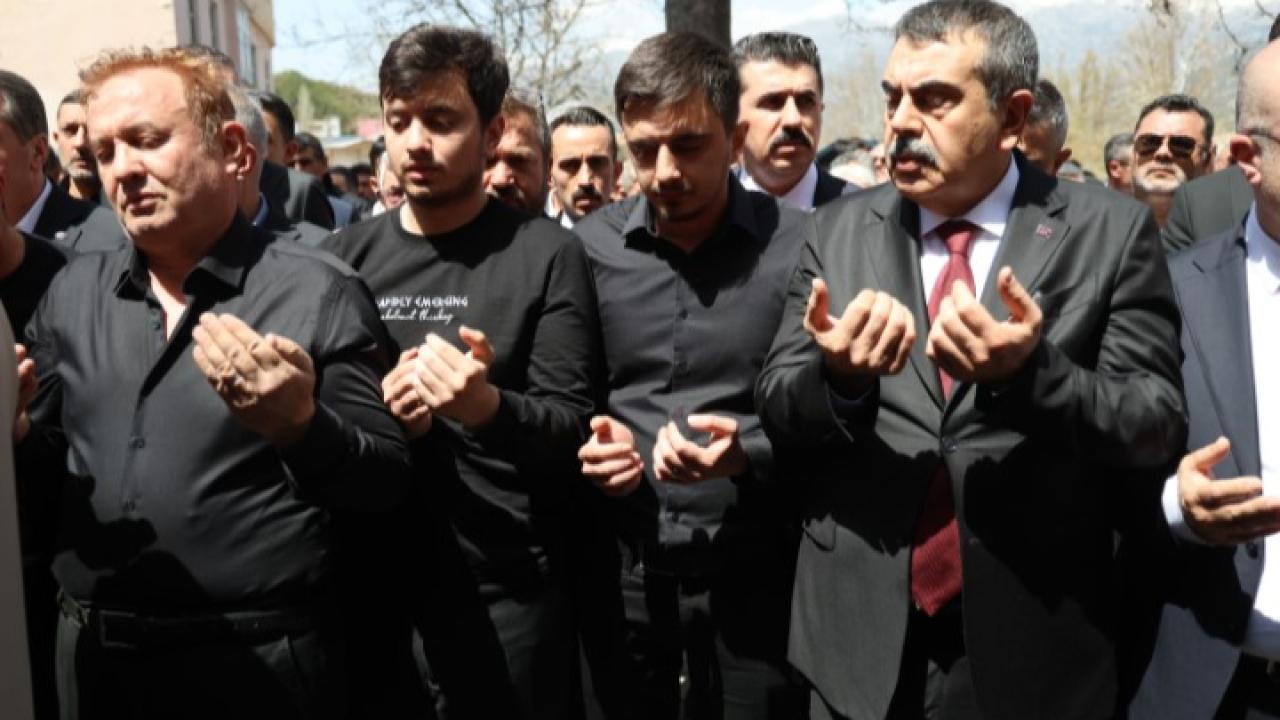 Okulda Silahlı Saldırı: Öğretmen ve 9 Kayıp!