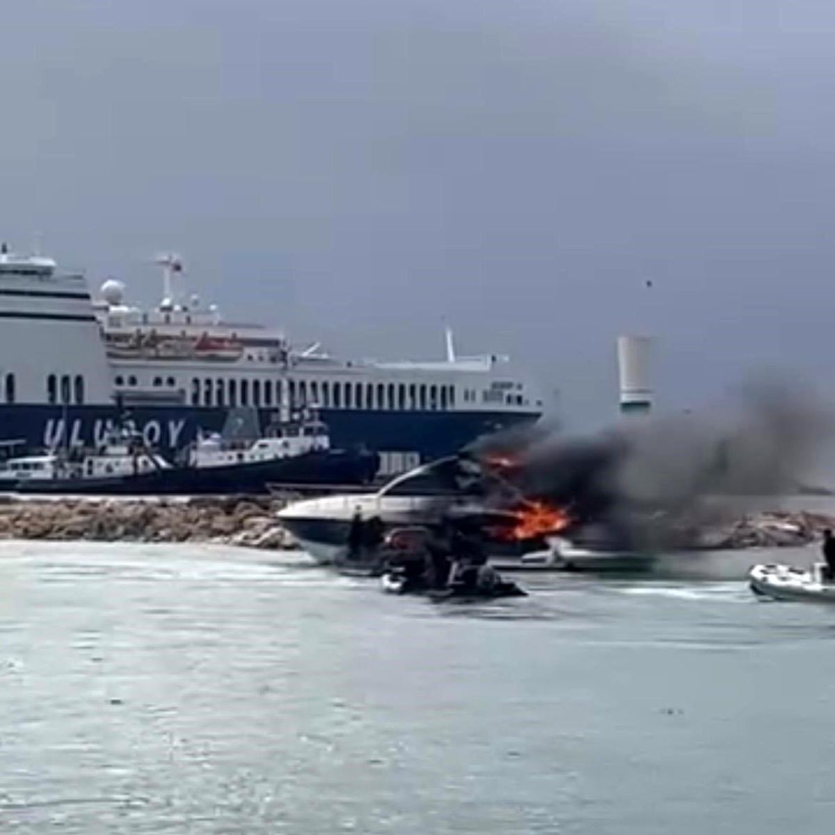 Çeşme’deki Motoryatta Yangın, Paniğe Neden Oldu!