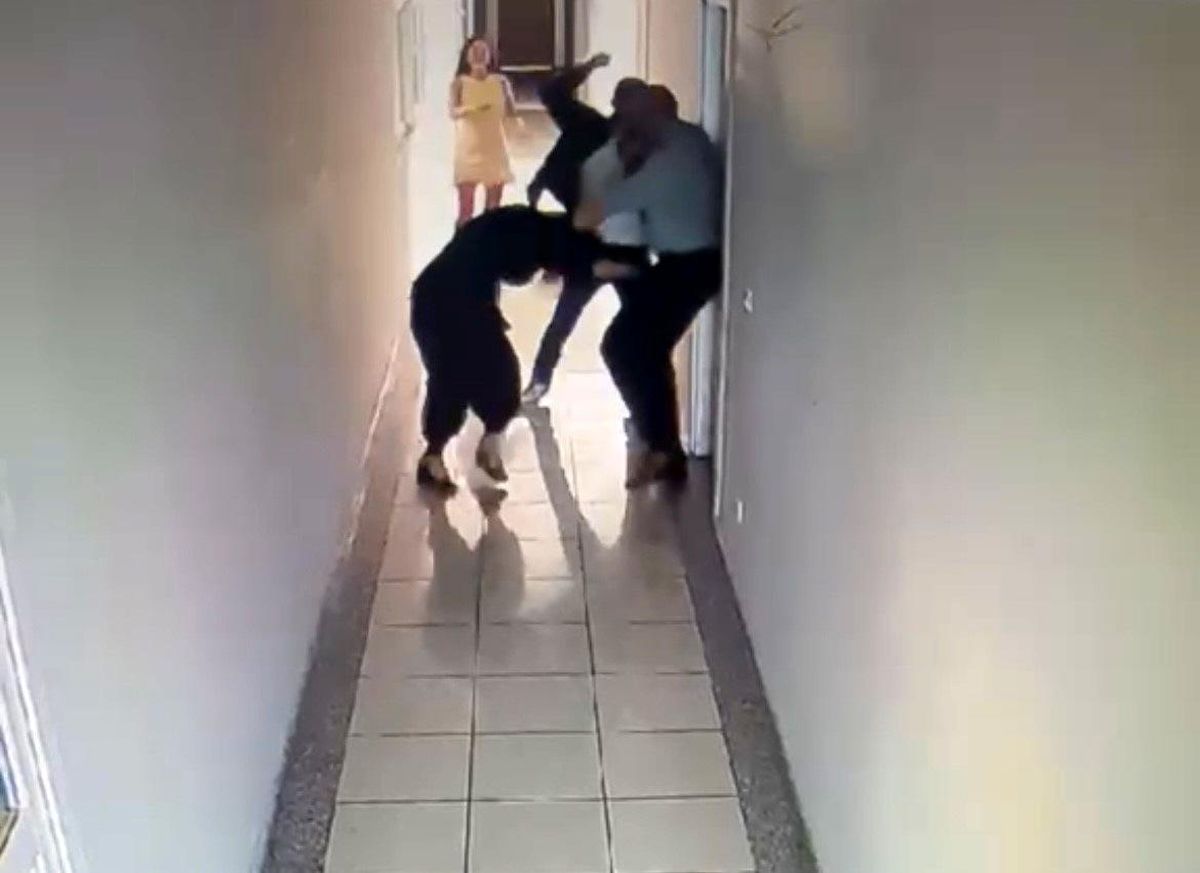 İzmir’de Kardeş Kavgasında İşçi Silahla Yaralandı