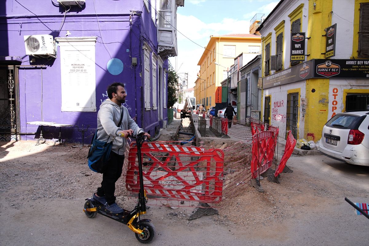 Alsancak’taki Altyapı Çalışmaları Esnafı Zorluyor