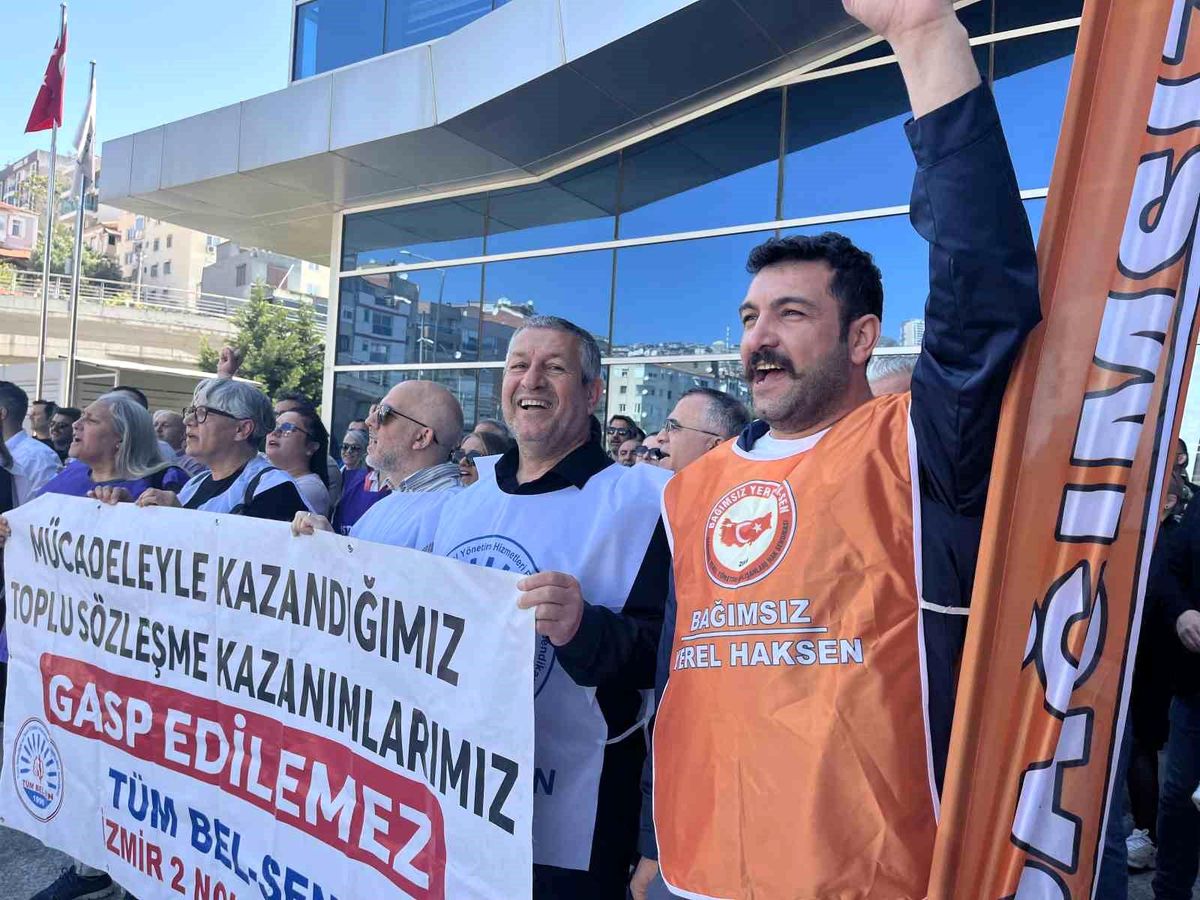İzmir’de Memurlar TİS Krizine Karşı Eylemde!