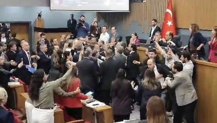 İzmir Meclisi’nde Oylama Kavgası: Arbede Çıktı!