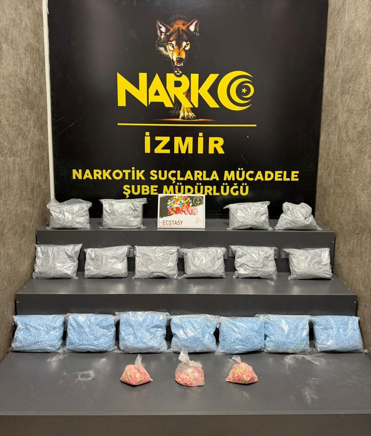 İzmir’de 101 Bin Uyuşturucu Hap Ele Geçirildi!