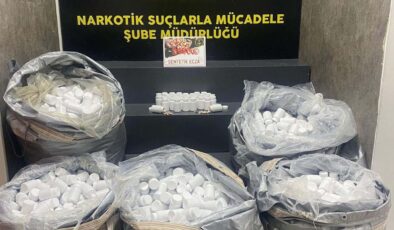 İzmir’de Uyuşturucu Operasyonu: 156 Bin Hap Ele Geçirildi!