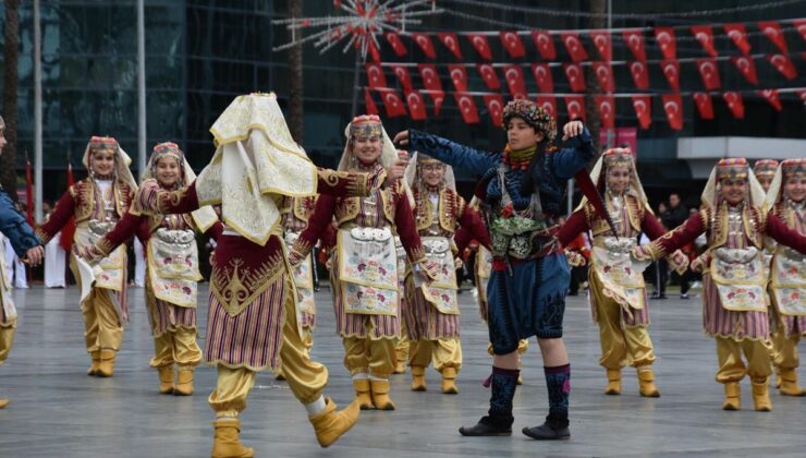 İzmir’de 23 Nisan Coşkusu: Gençler Geleceği Şekillendiriyor