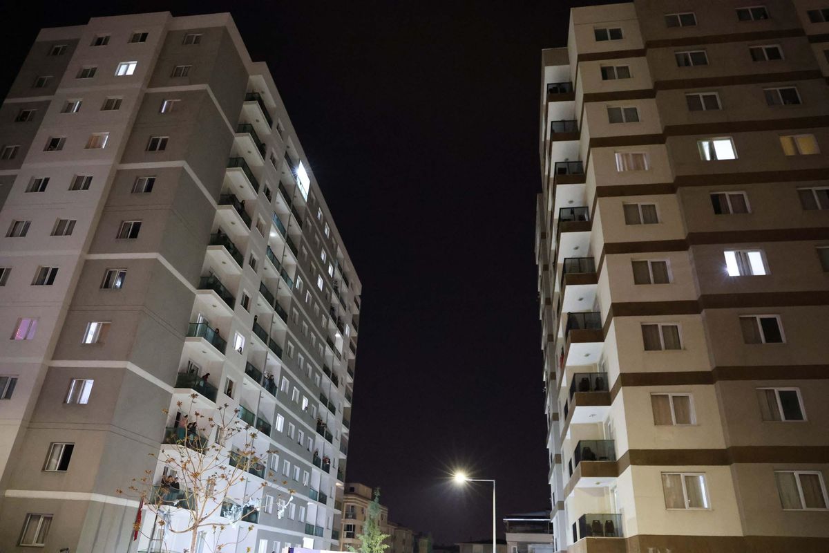 İzmir’de Yurtlarda Gıda Zehirlenmesi Ortalığı Karıştırdı