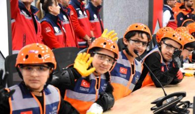 Minik Öğrencilerden Deprem Senaryosu Eğitimine Ziyaret