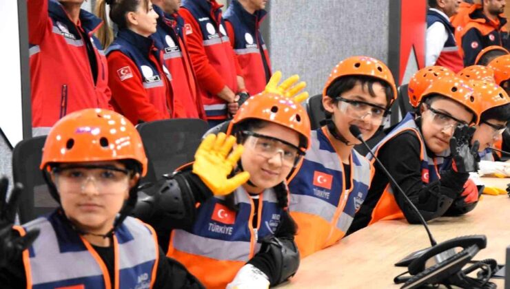Minik Öğrencilerden Deprem Senaryosu Eğitimine Ziyaret
