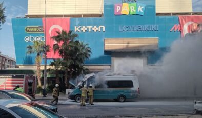 İzmir’de Dolmuş Yangını Korkuttu!