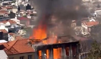 İzmir’de Metruk Binada Yangın: Soğutma Çalışmaları Devam Ediyor