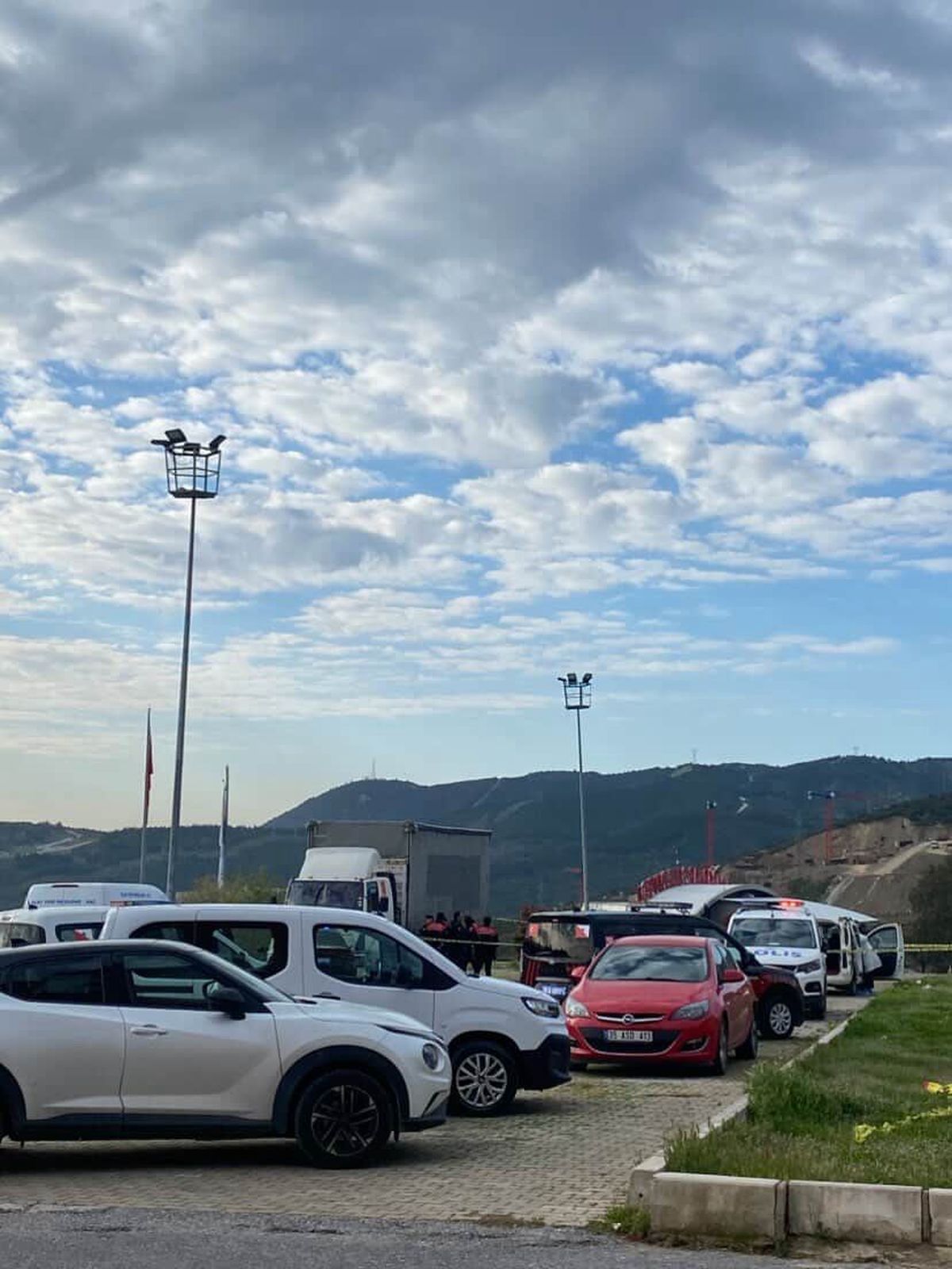 İzmir’de Silahlı Saldırı: Kadın Öldü, Şüpheli Yaralı!