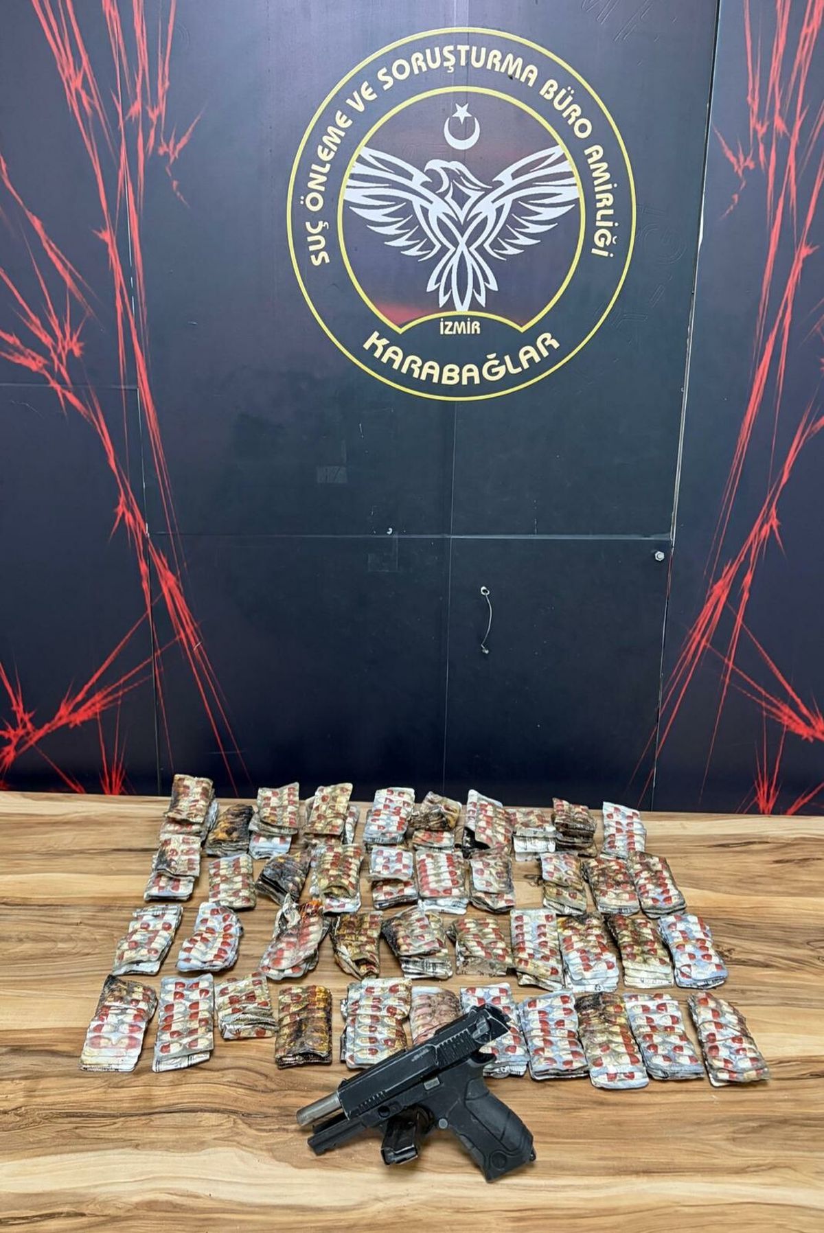 Karabağlar’da Yangın: 10 Uyuşturucu Şüphelisi Yakalandı!