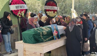 İzmir’de Genç Doktor Trajik Kaza Sonrası Veda!