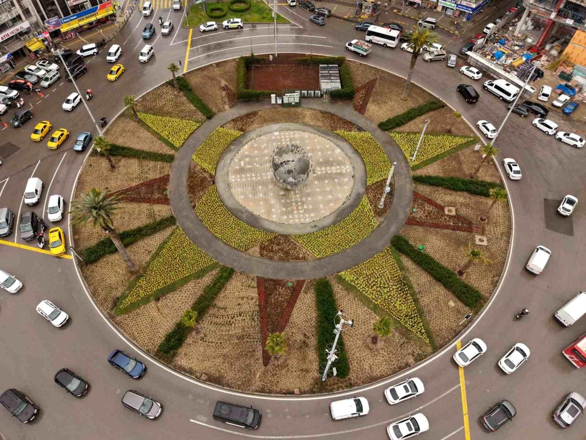 9 Eylül Meydanı’na Yeşil Dokunuş: Yenilendi!