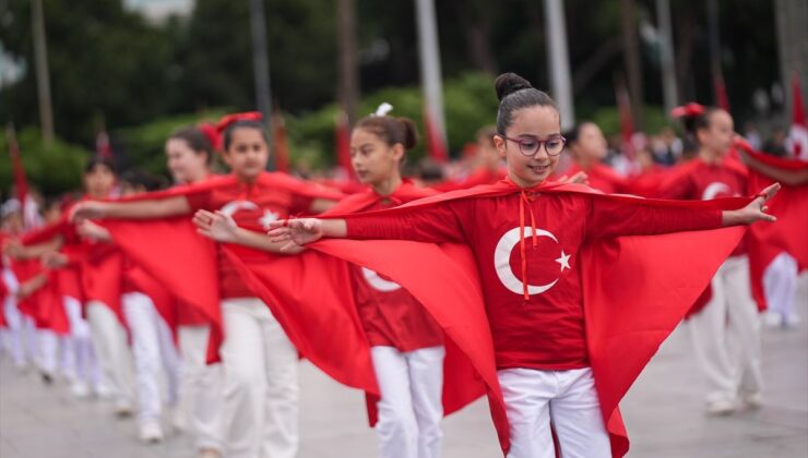 23 Nisan’da Coşku Doruğa Ulaştı, Törenler Yapıldı