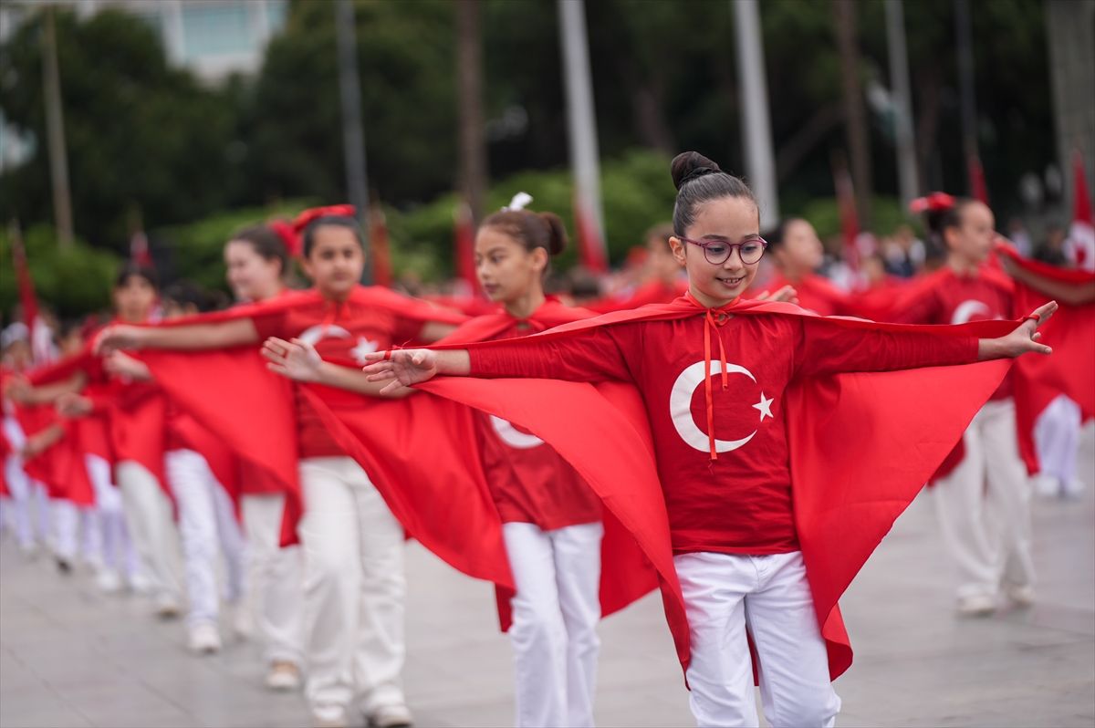 23 Nisan’da Coşku Doruğa Ulaştı, Törenler Yapıldı