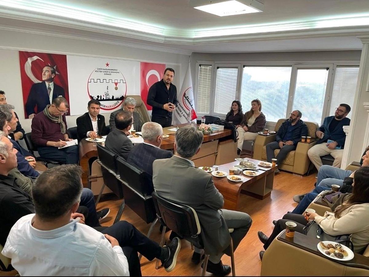 İZMİRMARAŞDER Genel Kurulunda Safa Narlı Yeniden Başkan!