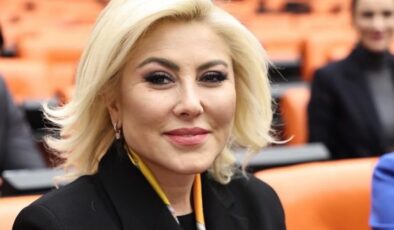 İzmir’de Tugay’a Sert Eleştiri, Hizmet Tartışması Büyüyor