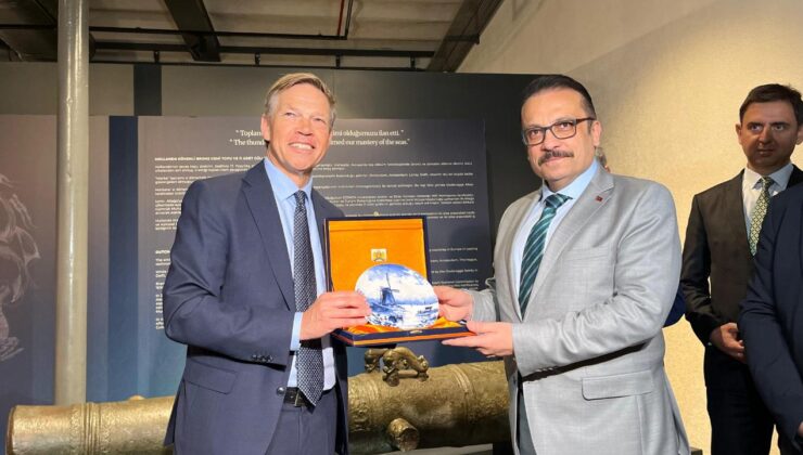 Tarihi Gemi Topu İzmir’de Sergilenmeye Başladı